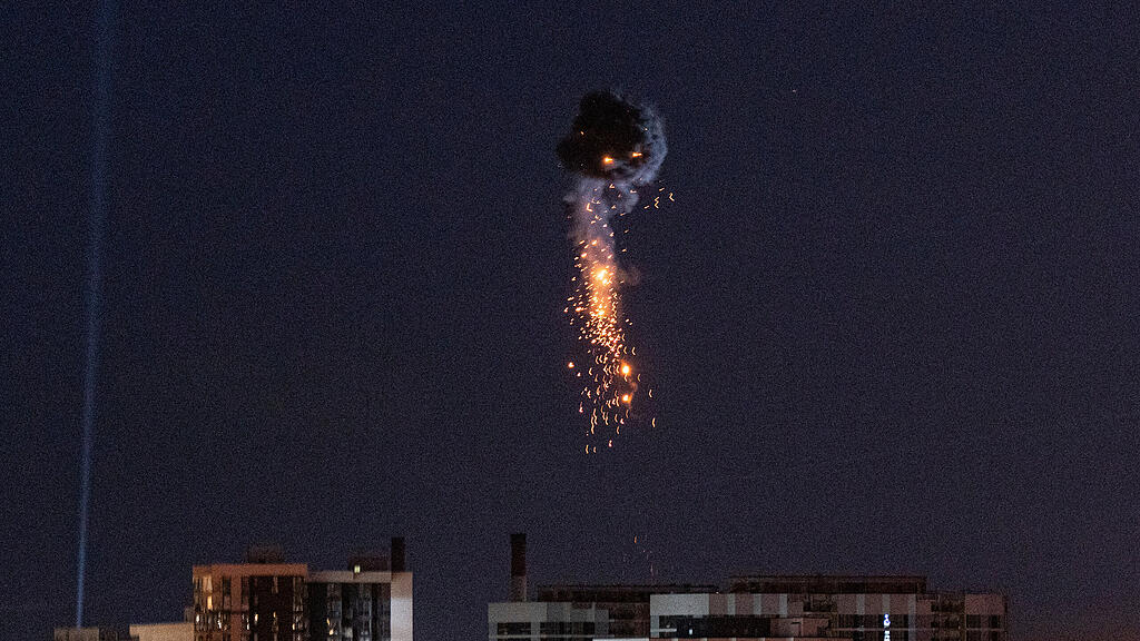 Angriffe auf Kiew: Brand in Hochhaus