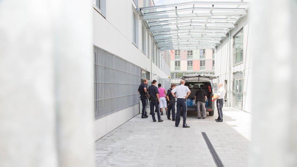 167 Häftlinge siedelten in neues Gefängnis Puch-Urstein um