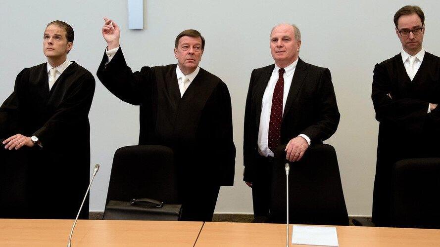 Auftakt im Prozess gegen FC Bayern-Präsident Uli Hoeneß