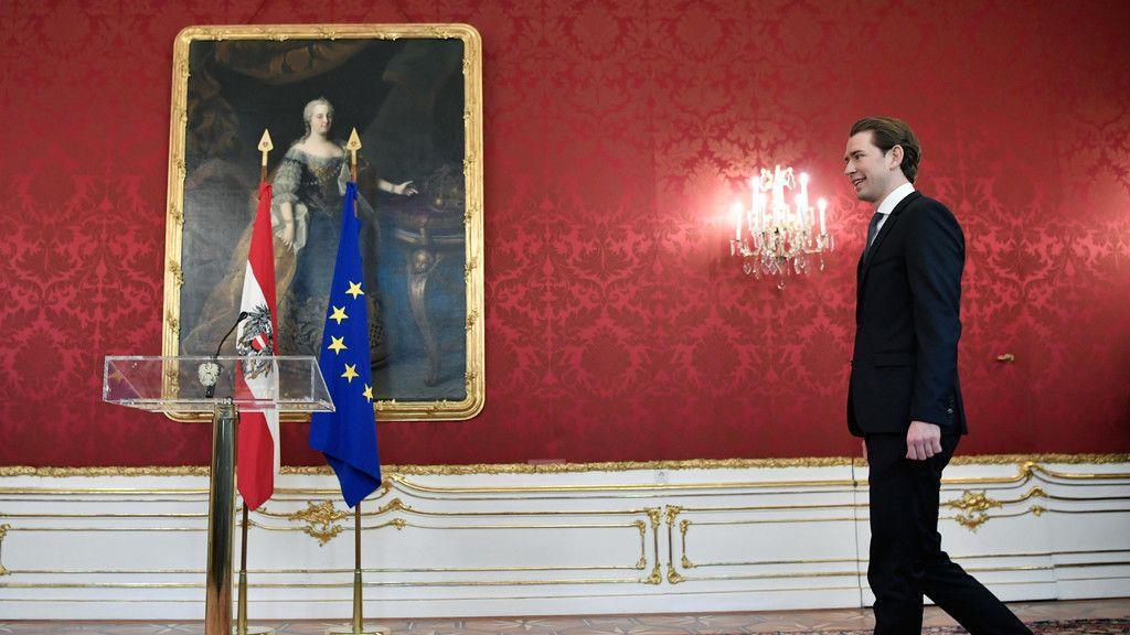 Van der Bellen beauftragt Kurz mit Regierungsbildung