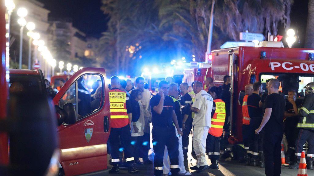 Lkw rast in  Nizza in Menschenmenge