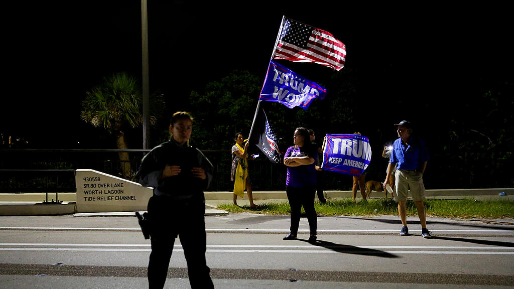 Proteste vor Donald Trump-Anwesen