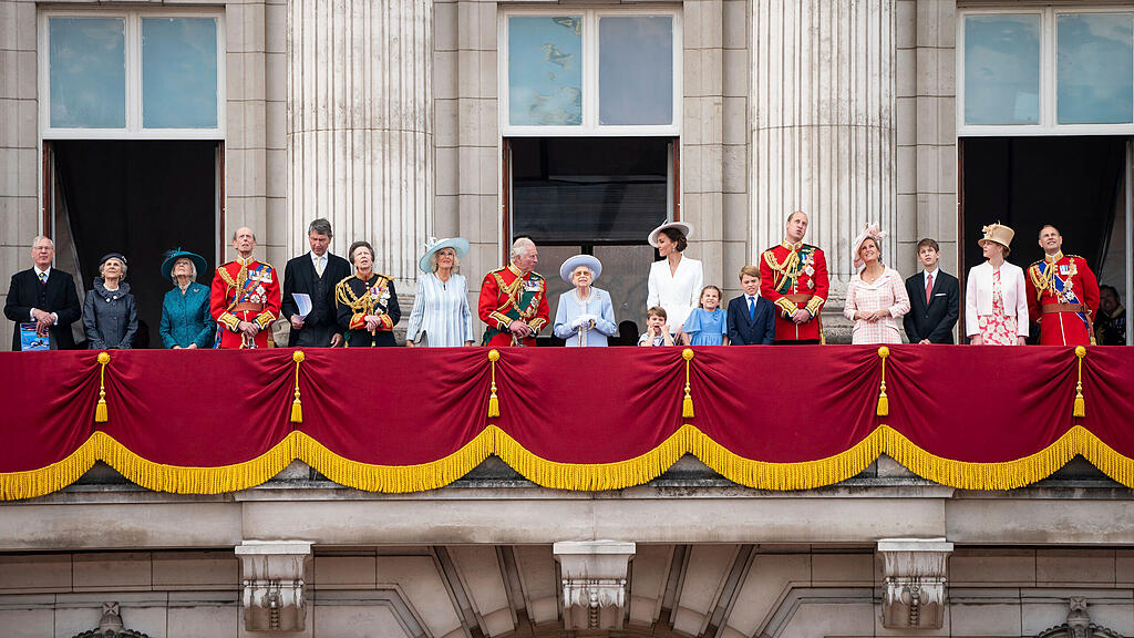 Queen feiert 70 Jahre Thronjubil\u00e4um