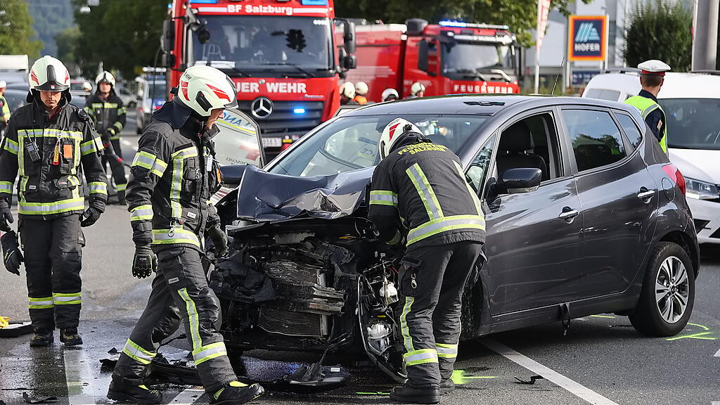 Stau nach Unfall auf Alpenstraße