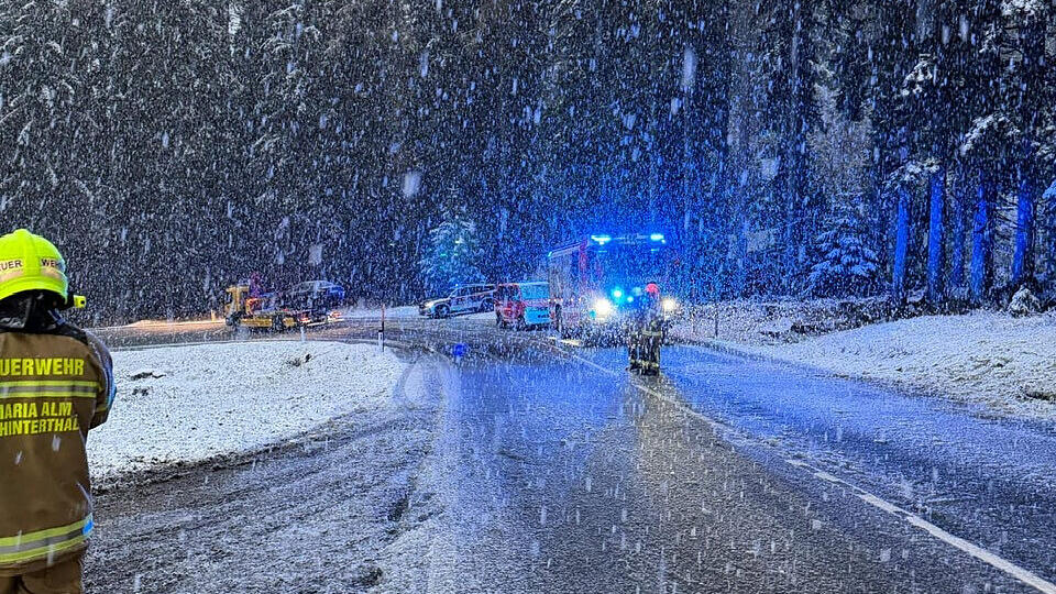 Wintereinbruch in Teilen Salzburgs: Feuerwehren bei zahlreichen Einsätzen gefordert