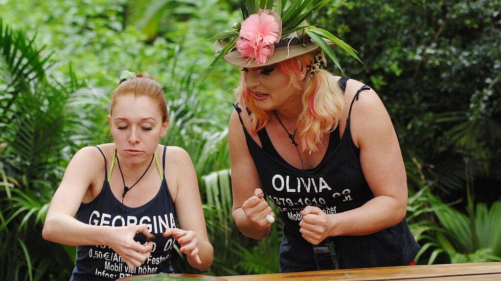 Georgina und Olivia aßen beim Dschungelcamp 2013 Köstlichkeiten aus dem australischen Dschungel.