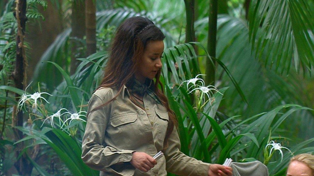 Dschungelcamp Tag 2: Larissa in der Dschungelprüfung
