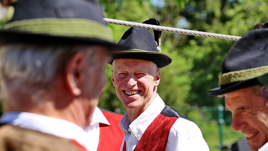 Maibaumaufstellen in Leopoldskron