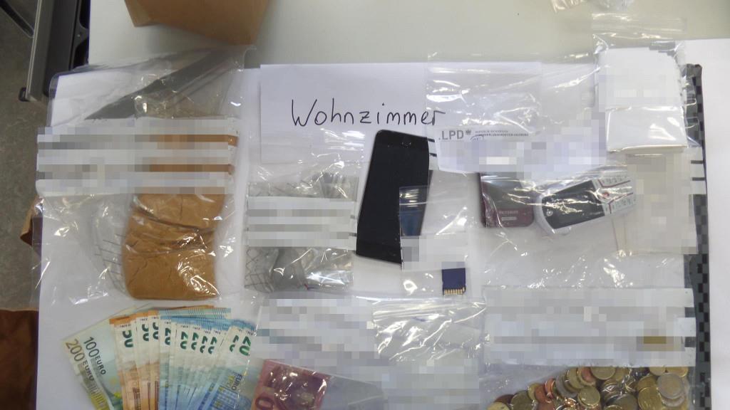 Polizei hebt Drogenring aus
