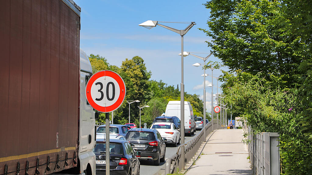 Stau Grenzkontrollen Münchner Bundesstraße