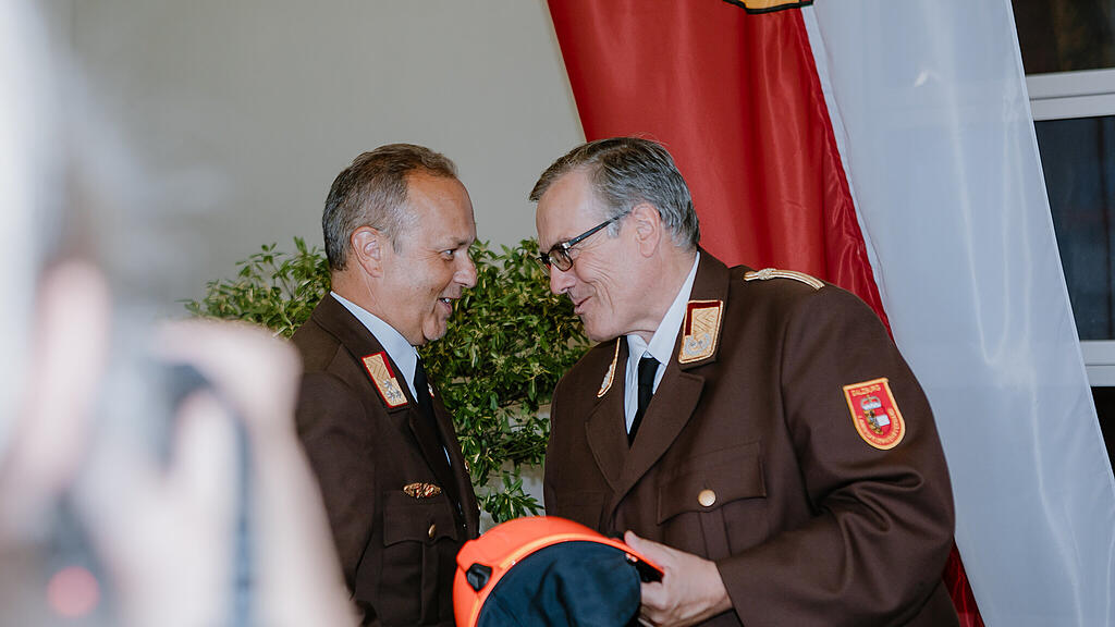 Kommando\u00fcbergabe im Landesfeuerwehrverband