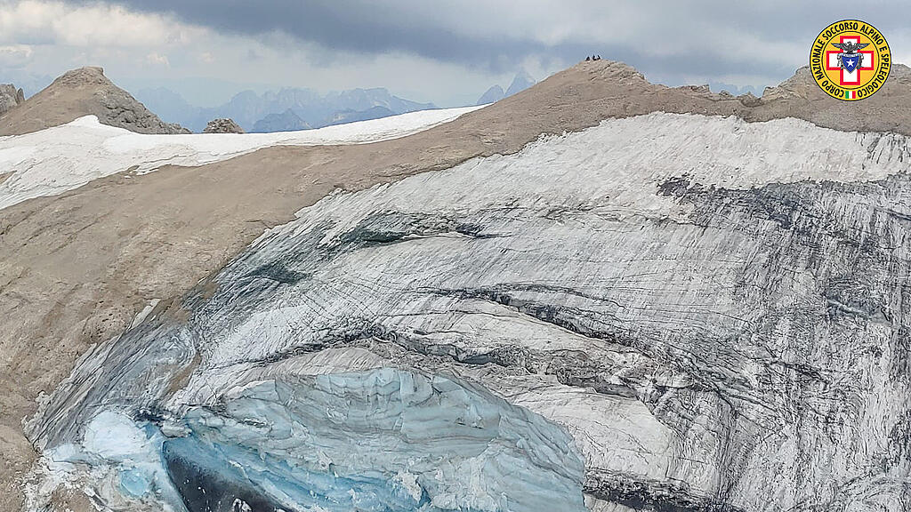 Dolomiten: Eisplatte l\u00f6st sich auf Marmolada