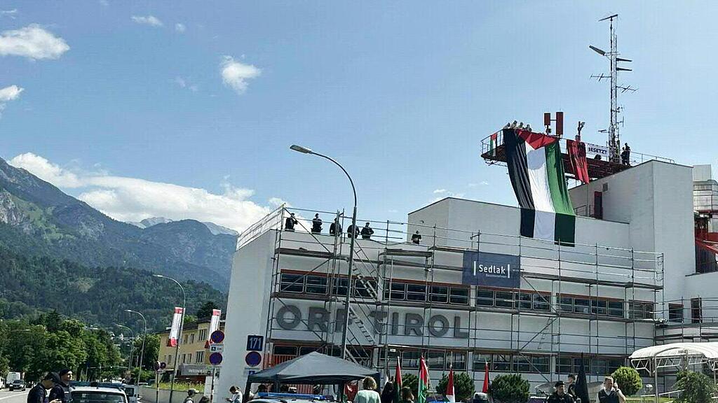 PRO-PALÄSTINA-AKTIVISTEN DRANGEN IN ORF TIROL EIN