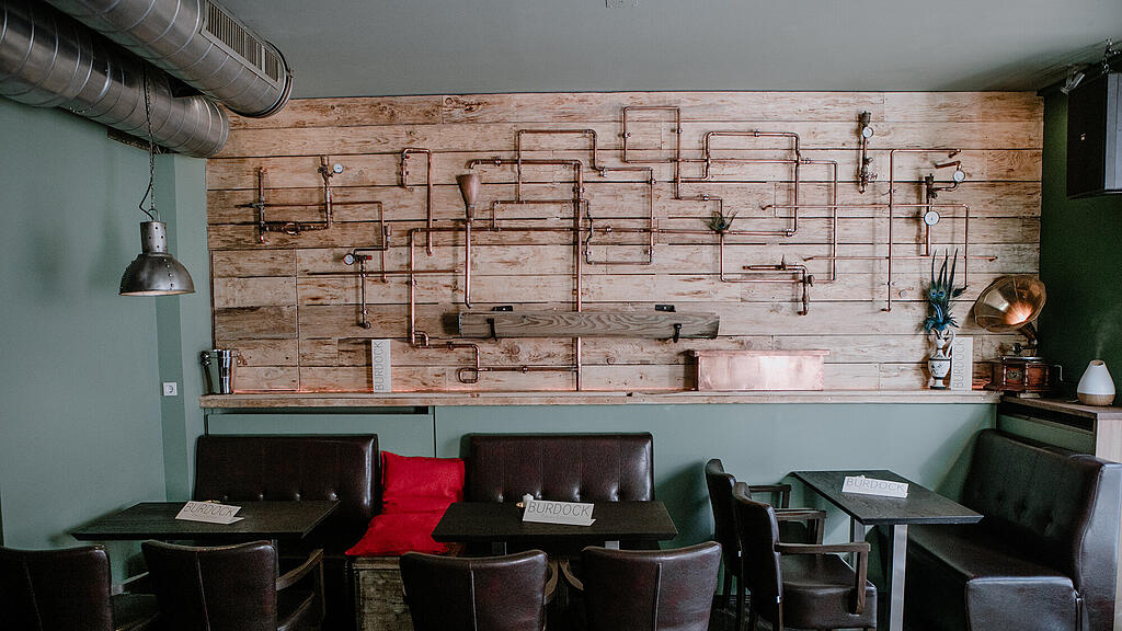 Burdock, Bar