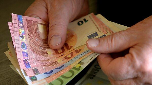 Österreicher geben ihr Geld lieber aus