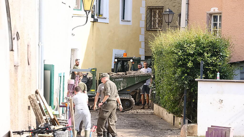 Aufr\u00e4umarbeiten in Hallein
