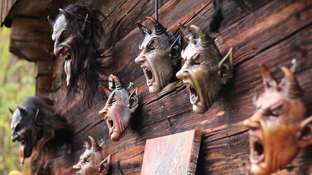 Maskenausstellung "Grossarler Gschlacht"