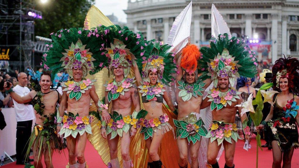Life Ball 2014: Erste Gäste am Magenta Carpet (Kostüme)