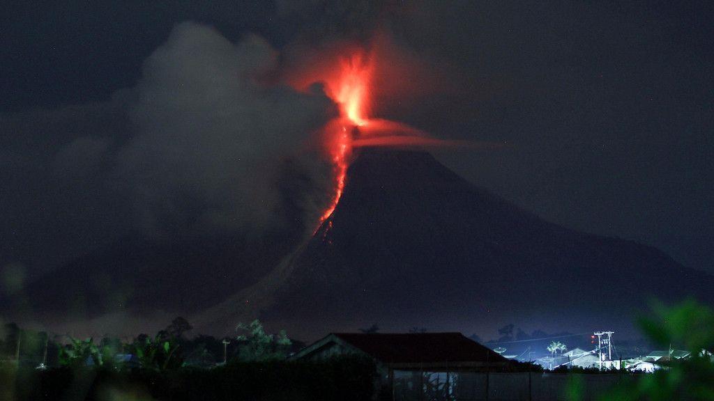 Vulkan Sinabung spuckt Rekordmenge Asche und Gas aus