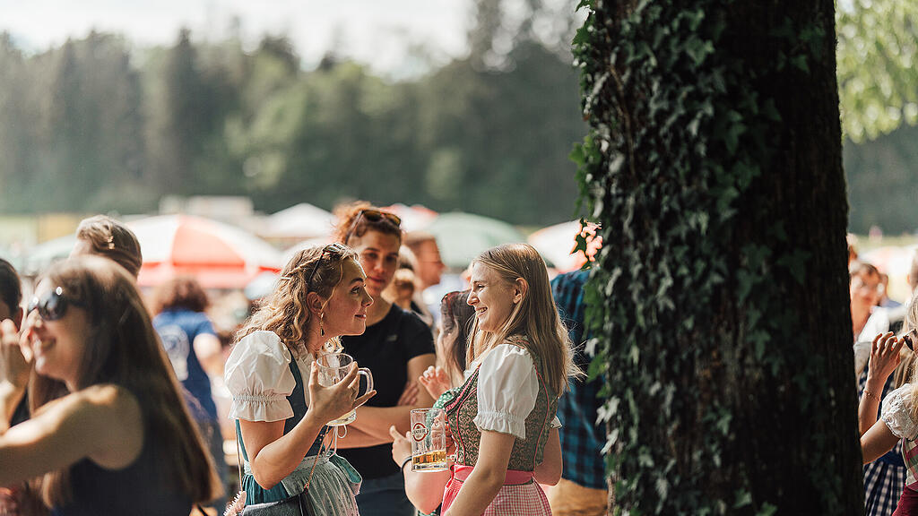 Maibaumaufstellen Aigen 2024
