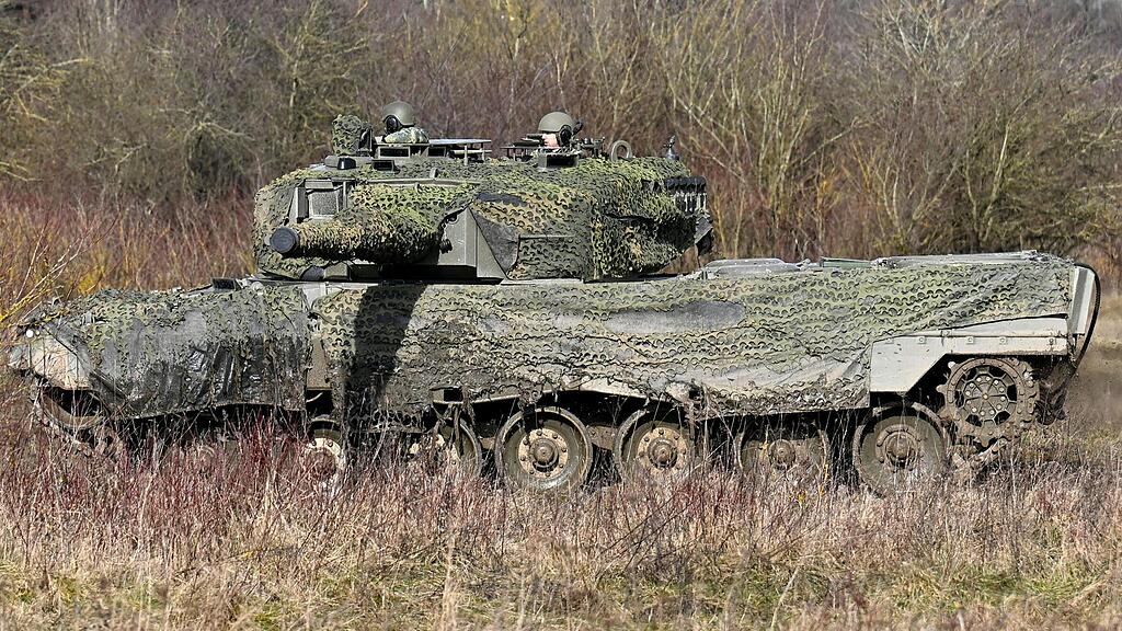 Vorf\u00fchrung mit Leopard-Kampfpanzer in Wels