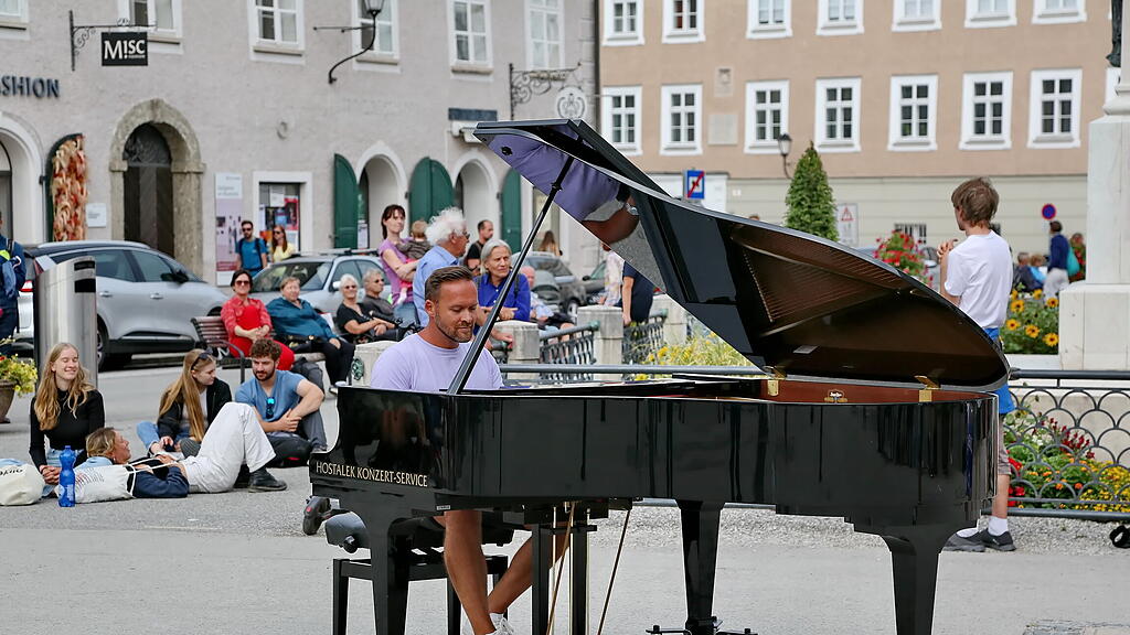 Open Piano Mozartplatz