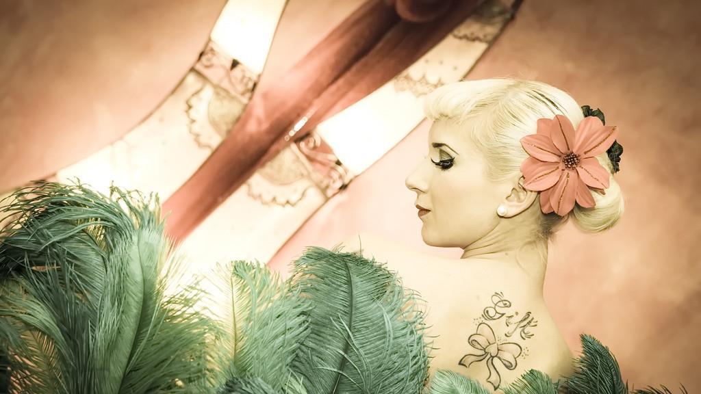 Burlesque Workshop in Salzburg begeistert die Teilnehmer.