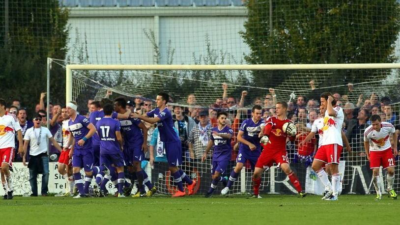 "Gruppenkuscheln" war auch am Samstag beim Derby angesagt.