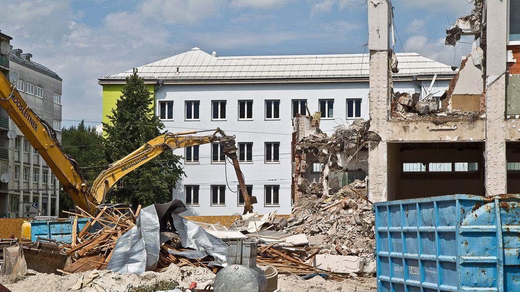 Abrissarbeiten am Christian-Doppler-Gymnasium
