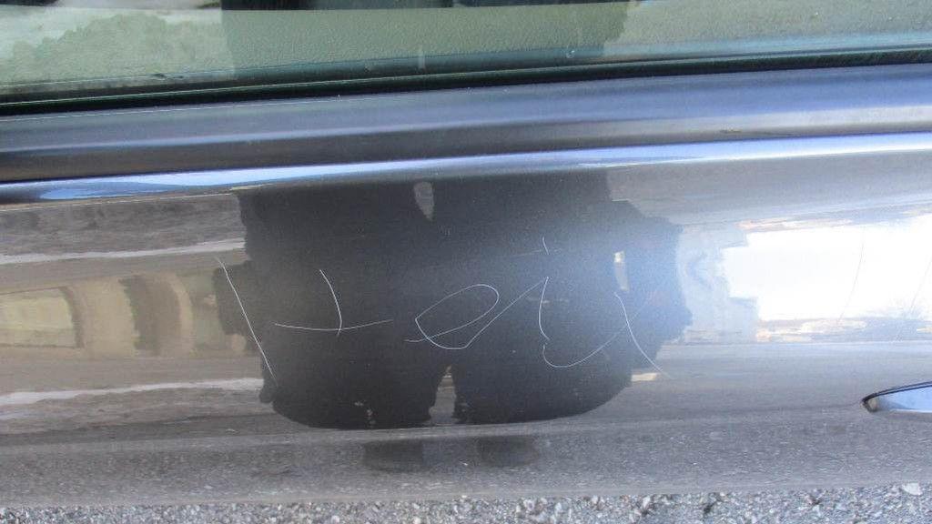 Autos mit Nazi-Symbolen in Hallein zerkratzt