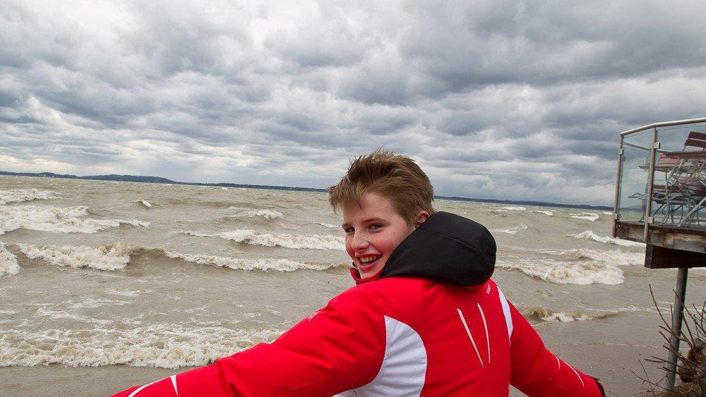 Niklas fegt über Chiemsee