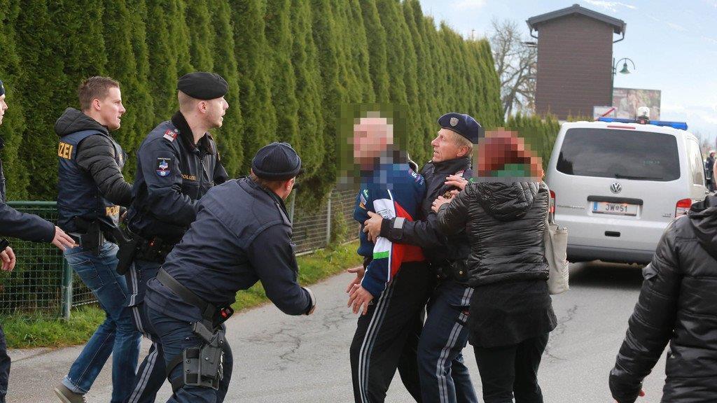 Mord in Saalfelden: Emotionen bei Lokalaugenschein