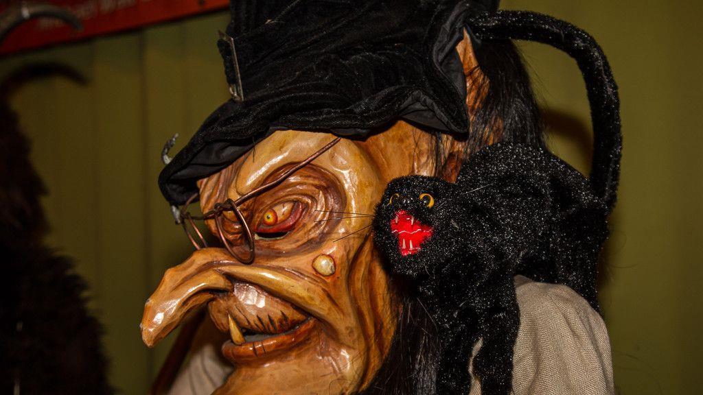 Maskenausstellung der Maxglaner Teufel