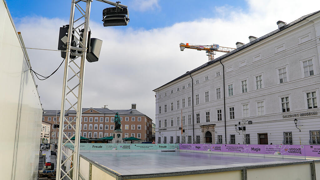Aufbau Eiszauber am Mozartplatz