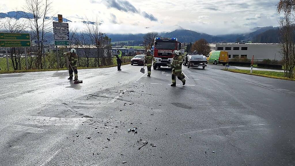 Kollision Lkw - Lieferwagen Thalgau