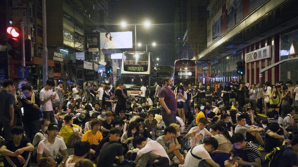Demonstranten legen Hongkong lahm