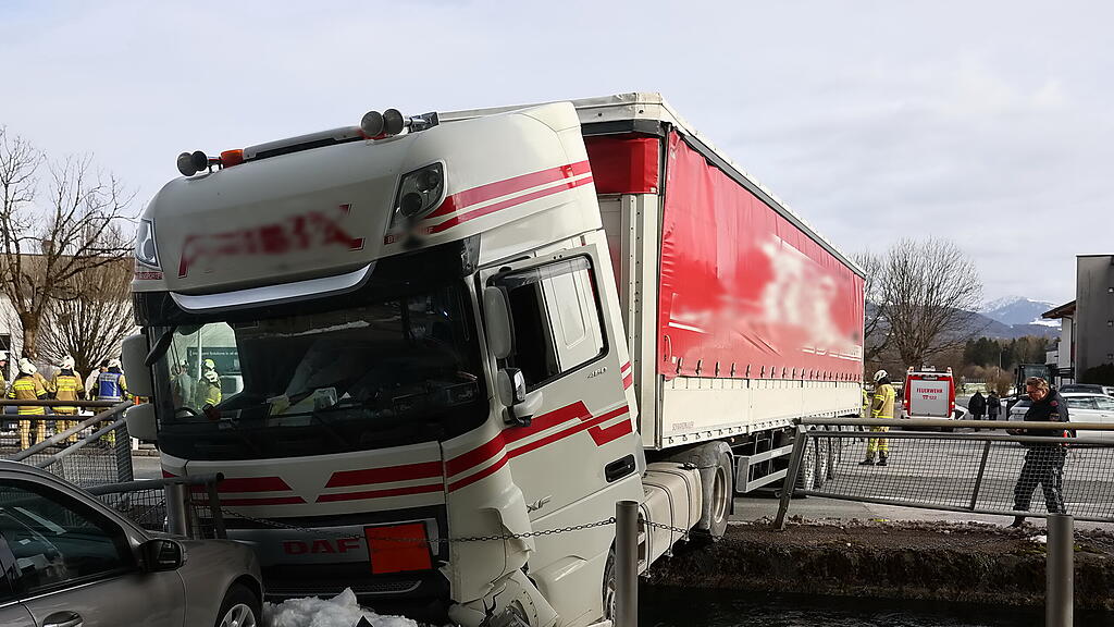 Lkw-Unfall beim Almkanal in Grödig