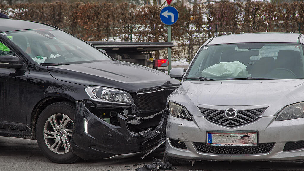 Bei dem Unfall ist eine Person leicht verletzt worden.