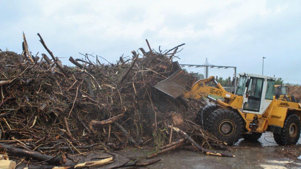 Hochwasser: Abtransporte im Kraftwerk Braunau