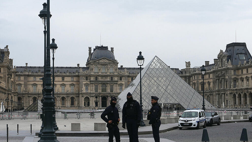 Einbruch im Louvre