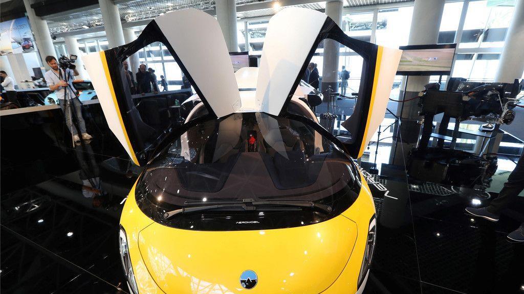 Fliegendes Auto auf dem Markt