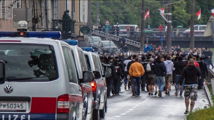 Mit hoher Wahrscheinlichkeit kommt es am Donnerstagnachmittag zu einem Fanmarsch der Marseille-Anhänger durch die Altstadt (Symbolbild).