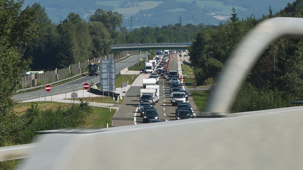 Verkehrskolonnen rund um die Stadt Salzburg