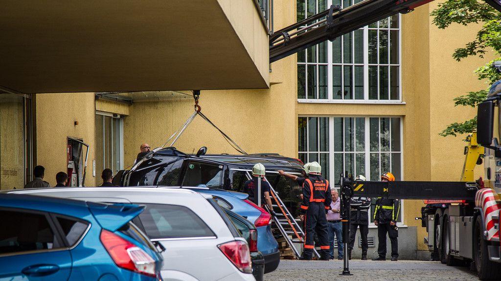 Pkw-Überschlag in Privatklinik