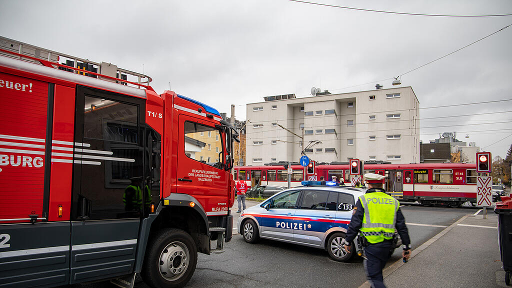 Pkw kontra Lokalbahn in Itzling