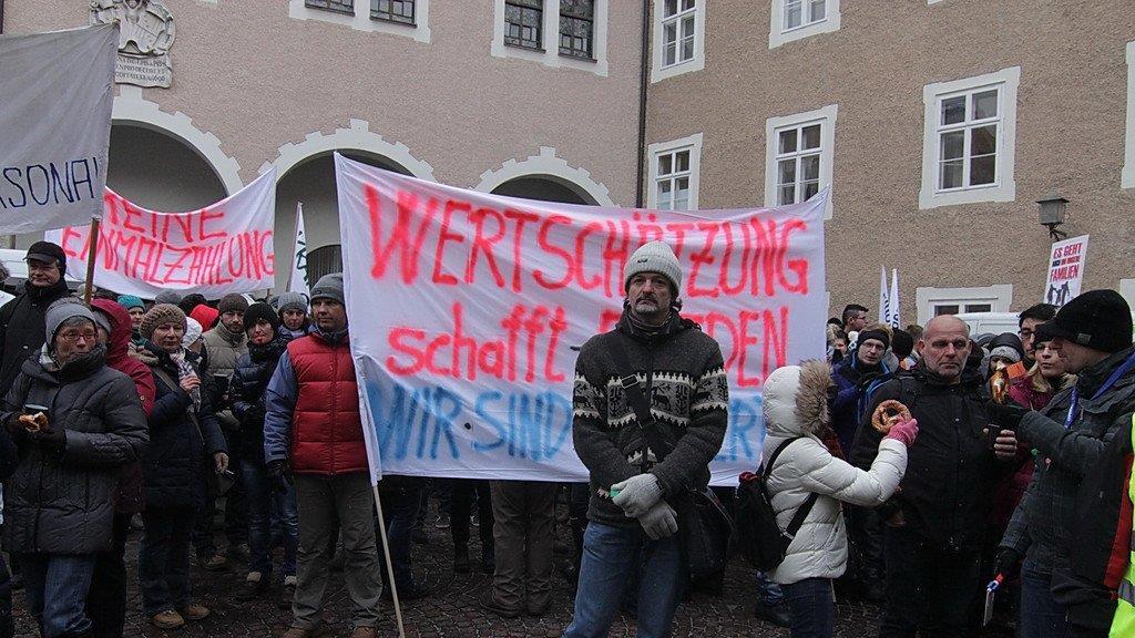 Protestmarsch zum Chiemseehof