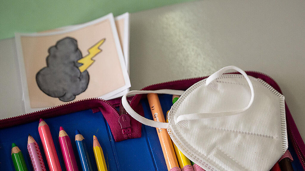 Weiter Masken an Schulen und Unis