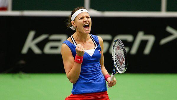 Lucie Safarova gewann gegen Caroline Garcia mit 4:6,7:6(1),6:1