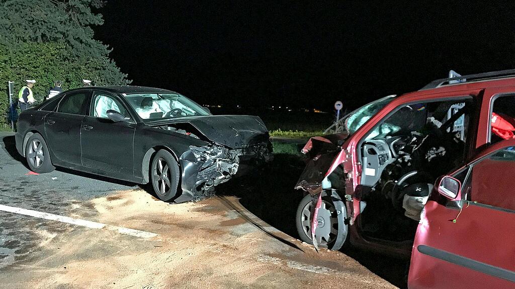 Die beiden Unfallfahrzeuge auf der Packer Bundesstraße bei Völkermarkt.
