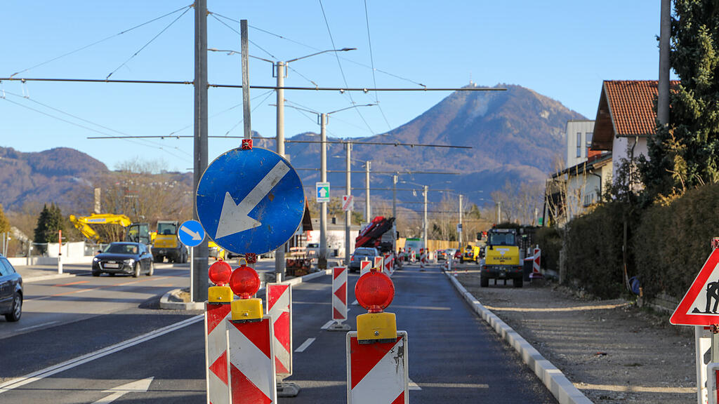 Baustelle für Geh- und Radweg auf Münchner Bundesstraße